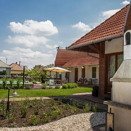 Bed and breakfast Familia 304 3*