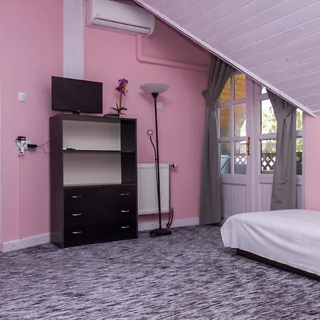 Familia 304 Bed & Breakfast Balatonkeresztur