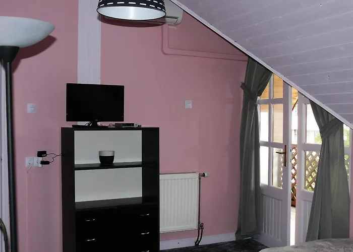 Familia 304 Bed and breakfast 3*